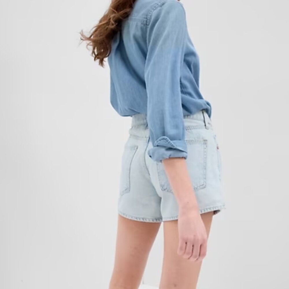 4" Low Rise Stride Denim Shorts in hemmed light wash NWT #momjeans